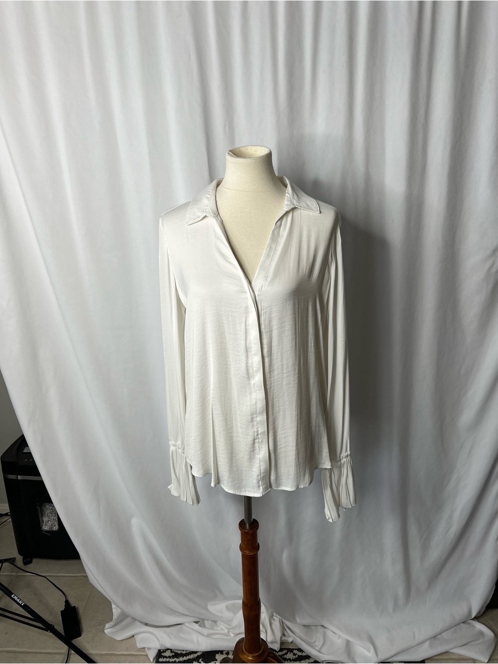 PAIGE White Satin-Look Blouse with Ruffle Cuffs – Size Large 🤍